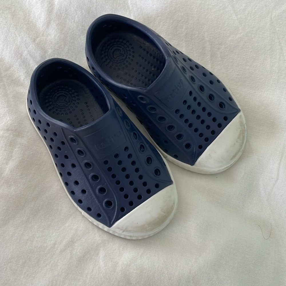 Native shoes - Picture 2 of 3